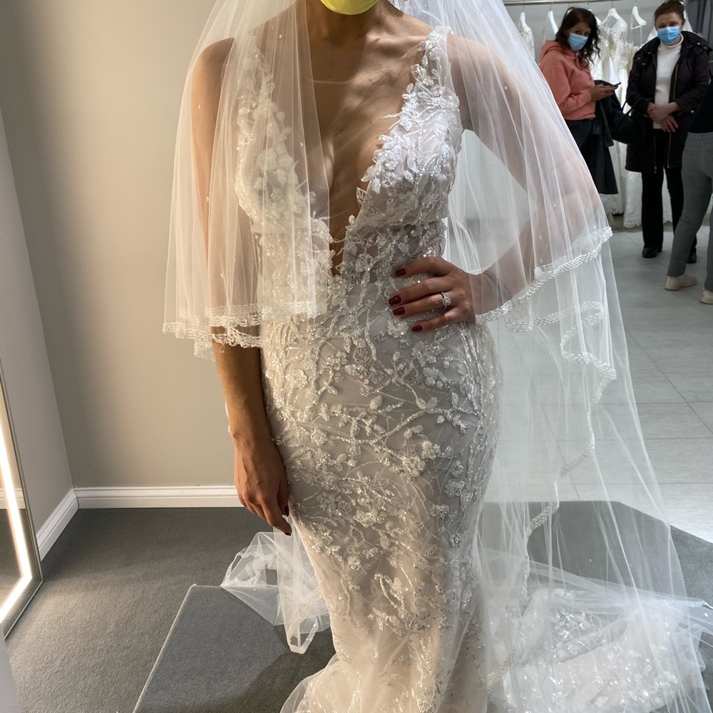 Elegant White Lace Wedding Dress